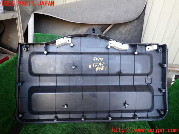 1UPJ-31971578]FJクルーザー(GSJ15W)バックドア内張り 中古_m0002.jpg