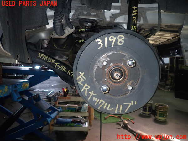 5UPJ-31984305]アクア(AQUA)(MXPK16)左リアナックルハブ 中古_m0001.jpg