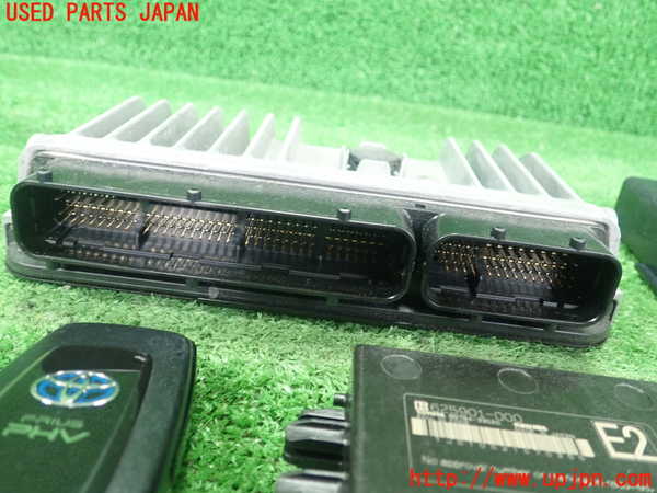 1UPJ-32016110]プリウスPHV(ZVW52)エンジンコンピューター 中古_m0002.jpg
