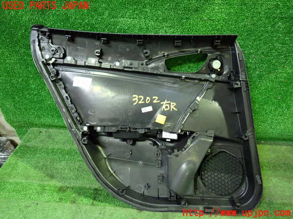 1UPJ-32021294]シビック タイプR(FK8)右後ドア内張り 中古_m0003.jpg