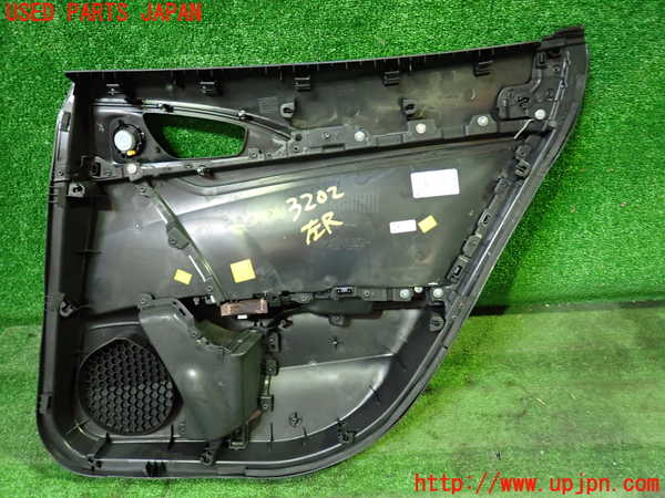 1UPJ-32021324]シビック タイプR(FK8)左後ドア内張り 中古_m0003.jpg
