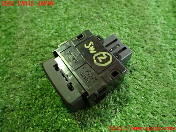 2UPJ-32046307]フェアレディZ(Z33)スイッチ2 (TCS OFF) 中古_m0002.jpg