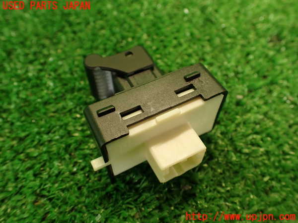 2UPJ-32066245]フィアット・500X(33414)左前パワーウィンドウスイッチ 中古_m0003.jpg