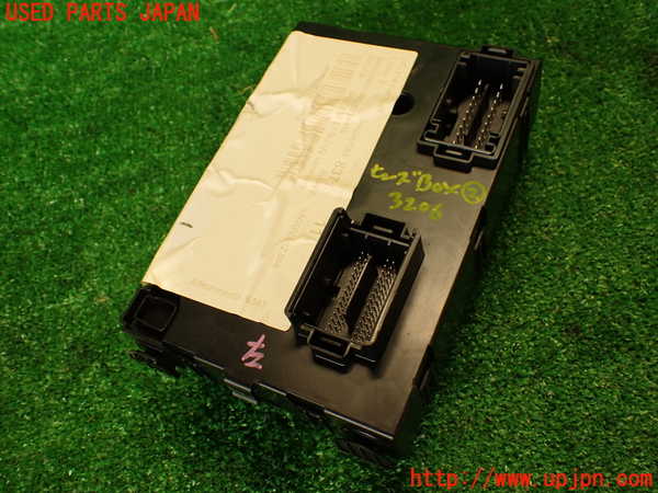 2UPJ-32066742]フィアット・500X(33414)ヒューズボックス2 中古_m0002.jpg