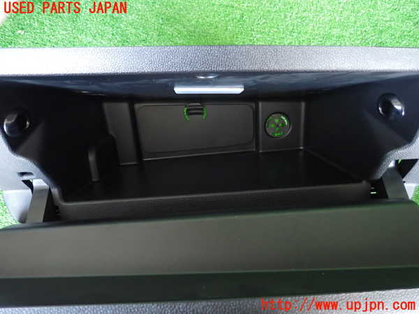 2UPJ-32087516]BMW ミニ(MINI)クーパーSD(XN20M)(F56)グローブボックス1 中古_m0004.jpg