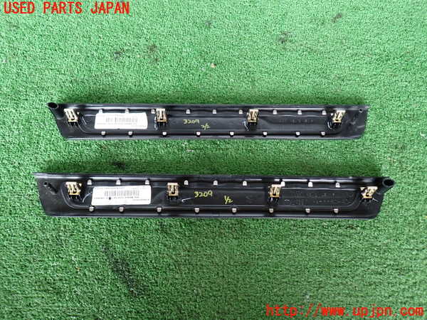 2UPJ-32097740]ジープ・グランドチェロキー(WK36A)スカッフプレート 中古_m0002.jpg