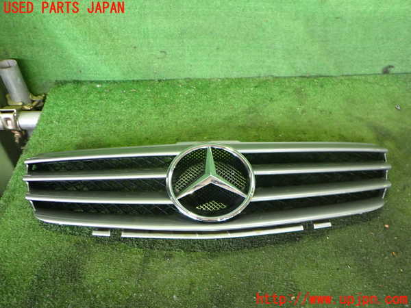 2UPJ-32101050]ベンツ SL350 R230(230467)ラジエターグリル 中古_m0001.jpg