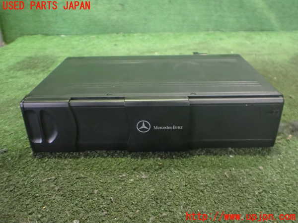 2UPJ-32106505]ベンツ SL350 R230(230467)CDチェンジャー 中古_m0001.jpg