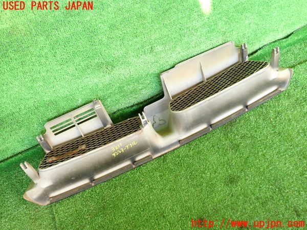 2UPJ-32111050]レグナム(EC5W)ラジエターグリル 中古_m0003.jpg