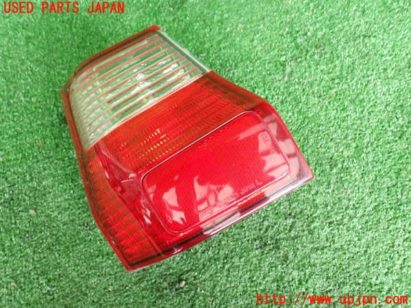 2UPJ-32111536]レグナム(EC5W)左テールランプ 中古_m0001.jpg
