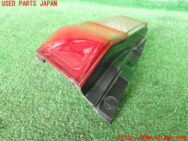 2UPJ-32111536]レグナム(EC5W)左テールランプ 中古_m0002.jpg