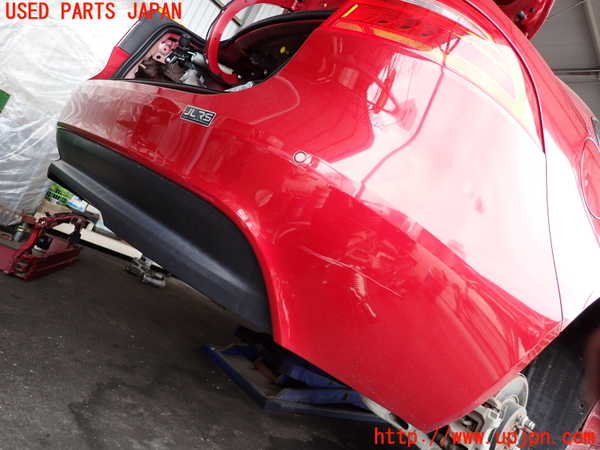 2UPJ-32121610]ジャガー・XE(JA2NA)リアバンパー 中古_m0002.jpg