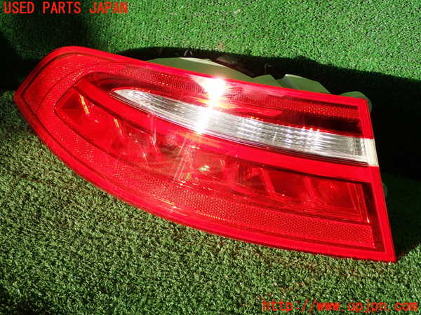 2UPJ-32121536]ジャガー・XE(JA2NA)左テールランプ 中古_m0001.jpg
