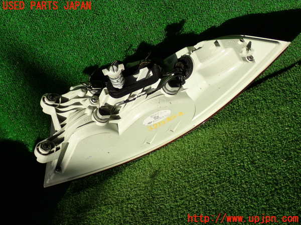 2UPJ-32121536]ジャガー・XE(JA2NA)左テールランプ 中古_m0002.jpg