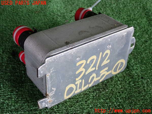 2UPJ-32122481]ジャガー・XE(JA2NA)オイルクーラー1 中古_m0002.jpg