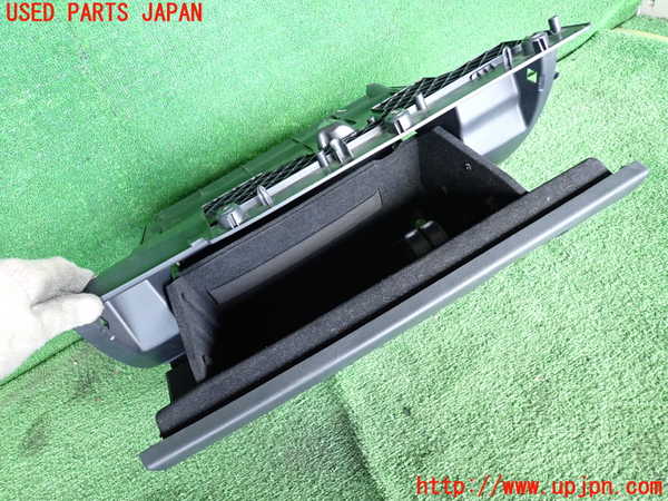 2UPJ-32127516]ジャガー・XE(JA2NA)グローブボックス1 中古_m0002.jpg