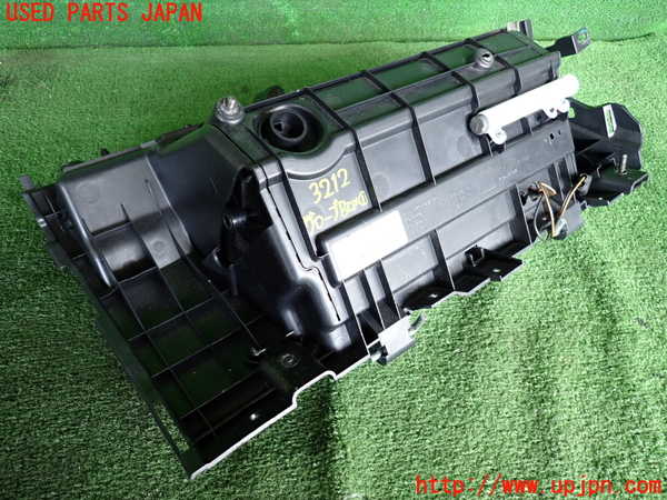 2UPJ-32127516]ジャガー・XE(JA2NA)グローブボックス1 中古_m0003.jpg