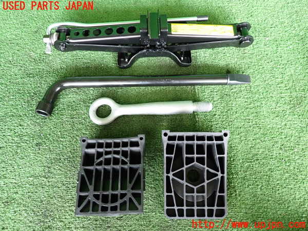 2UPJ-32127805]ジャガー・XE(JA2NA)車載工具 中古_m0001.jpg