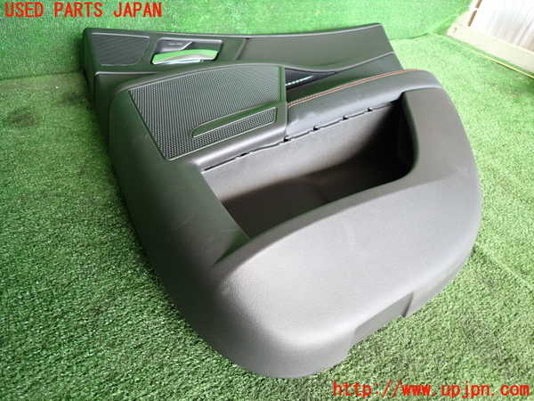 2UPJ-32121294]ジャガー・XE(JA2NA)右後ドア内張り 中古_m0003.jpg