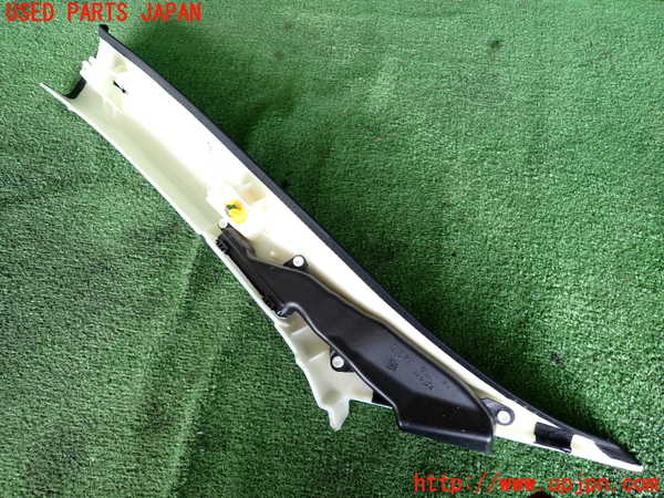 2UPJ-32127655]ジャガー・XE(JA2NA)右フロントピラートリム 中古_m0002.jpg
