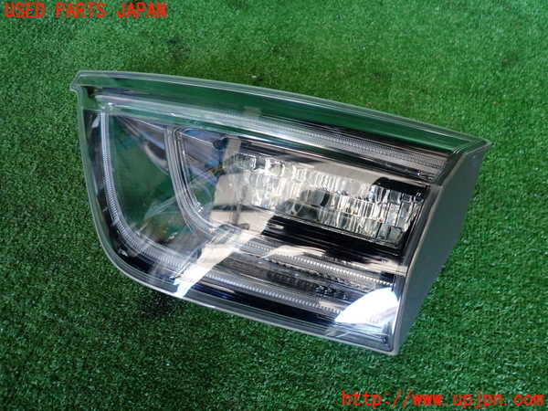 2UPJ-32141550]ハリアー(ZSU60W)右リアフィニッシャー 中古_m0001.jpg