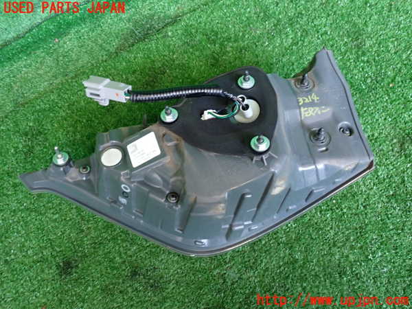 2UPJ-32141552]ハリアー(ZSU60W)左リアフィニッシャー 中古_m0002.jpg