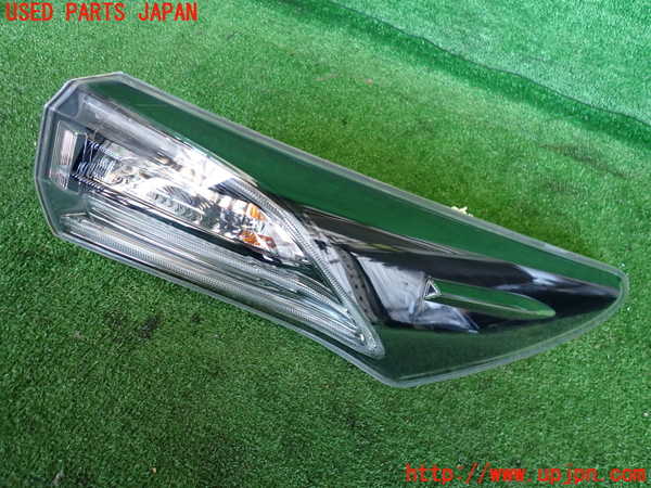 2UPJ-32141530]ハリアー(ZSU60W)右テールランプ 中古_m0001.jpg