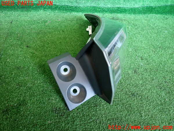 2UPJ-32141530]ハリアー(ZSU60W)右テールランプ 中古_m0002.jpg