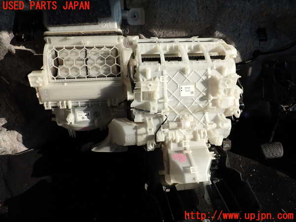 2UPJ-32146081]ハリアー(ZSU60W)エバポレーター1 中古_m0001.jpg