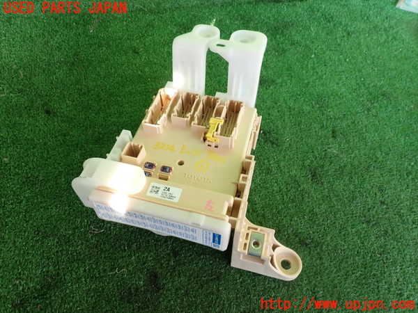 2UPJ-32146741]ハリアー(ZSU60W)ヒューズボックス1 中古_m0001.jpg