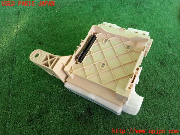 2UPJ-32146741]ハリアー(ZSU60W)ヒューズボックス1 中古_m0002.jpg