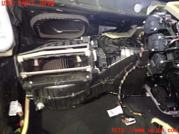 1UPJ-32166081]BMW 320d ツーリング F31(3D20)エバポレーター1 中古_m0003.jpg