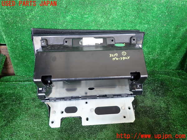 1UPJ-32177516]マセラティ・グラントゥーリズモ(MGT)グローブボックス1 ジャンク部品取り_m0004.jpg
