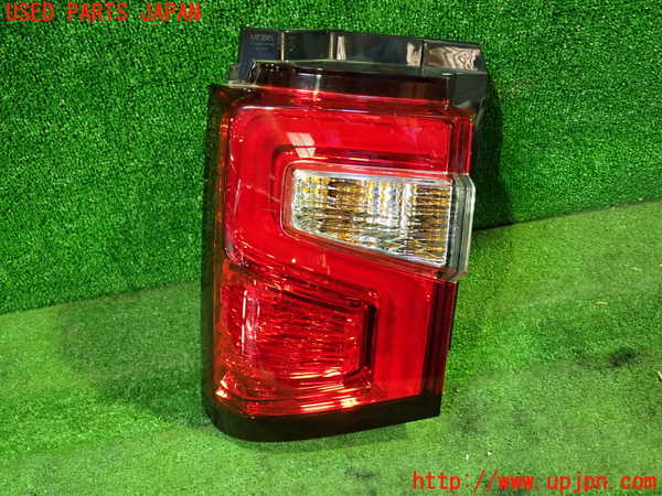 1UPJ-32201536]デリカD：5(CV1W)左テールランプ 中古_m0001.jpg