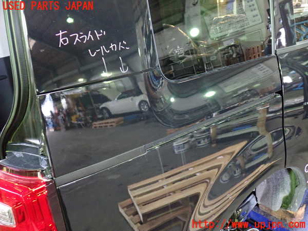 1UPJ-32201360]デリカD：5(CV1W)右スライドレールカバー 中古_m0001.jpg