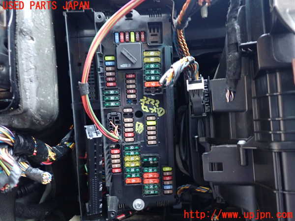 1UPJ-32226741]BMW アクティブハイブリッド7(AH7)(YA30) F04ヒューズボックス1 中古_m0001.jpg