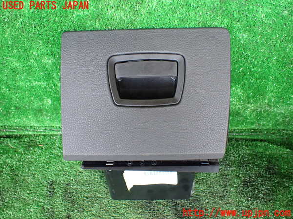 1UPJ-32227841]BMW アクティブハイブリッド7(AH7)(YA30) F04小物入れ1 中古_m0001.jpg