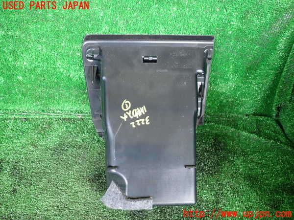 1UPJ-32227841]BMW アクティブハイブリッド7(AH7)(YA30) F04小物入れ1 中古_m0003.jpg
