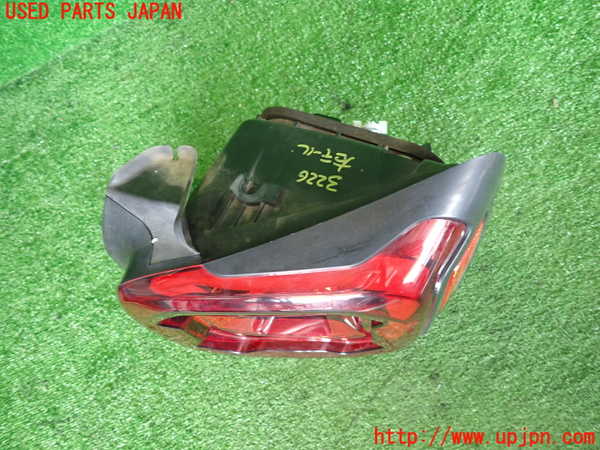 2UPJ-32261530]ジープ・レネゲード(BV13PM)右テールランプ 中古_m0003.jpg