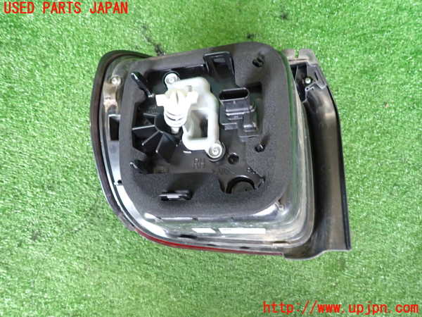 2UPJ-32261530]ジープ・レネゲード(BV13PM)右テールランプ 中古_m0004.jpg