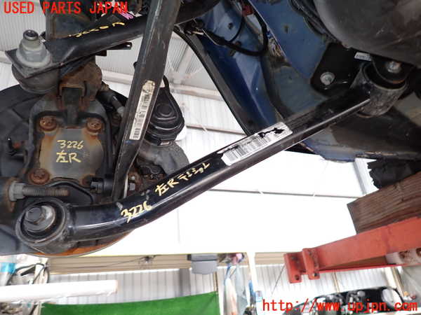 2UPJ-32265330]ジープ・レネゲード(BV13PM)左リアテンションロッド 中古_m0001.jpg