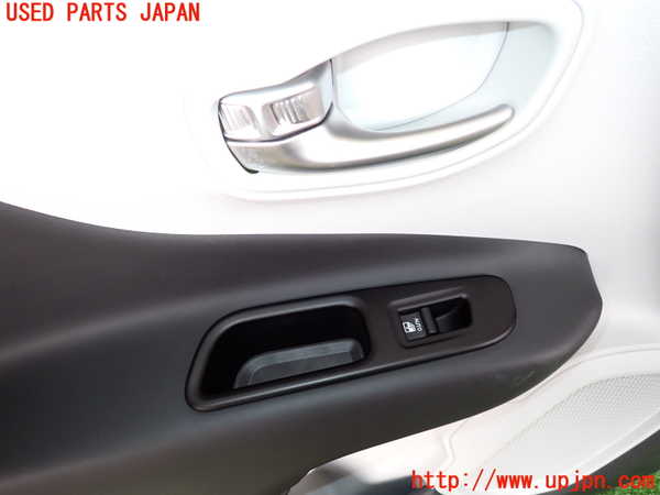 2UPJ-32261324]ジープ・レネゲード(BV13PM)左後ドア内張り 中古_m0003.jpg