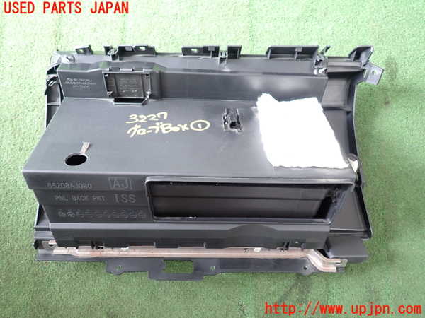 2UPJ-32277516]レガシィ ワゴン(BRM)グローブボックス1 中古_m0003.jpg