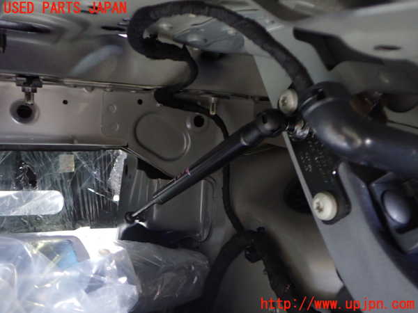 2UPJ-32291506]ジャガー・XE(JA2NA)トランクダンパー 中古_m0001.jpg