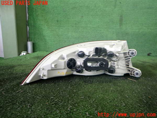 2UPJ-32291530]ジャガー・XE(JA2NA)右テールランプ 中古_m0002.jpg