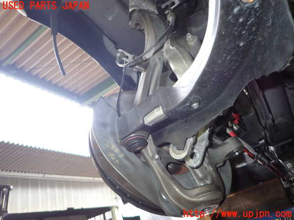 2UPJ-32294290]ジャガー・XE(JA2NA)右フロントナックルハブ 中古_m0001.jpg