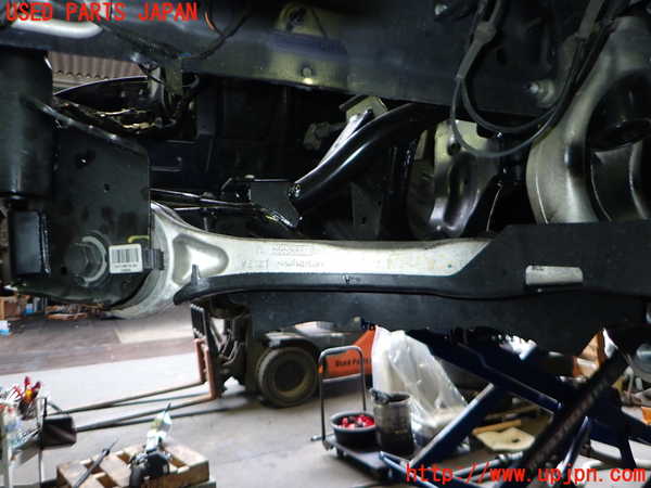 2UPJ-32295320]ジャガー・XE(JA2NA)左フロントテンションロッド 中古_m0001.jpg