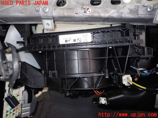2UPJ-32296081]ジャガー・XE(JA2NA)エバポレーター1 中古_m0003.jpg