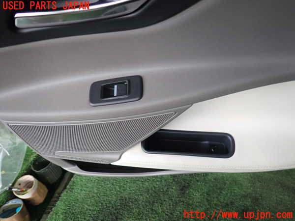 2UPJ-32291294]ジャガー・XE(JA2NA)右後ドア内張り 中古_m0002.jpg