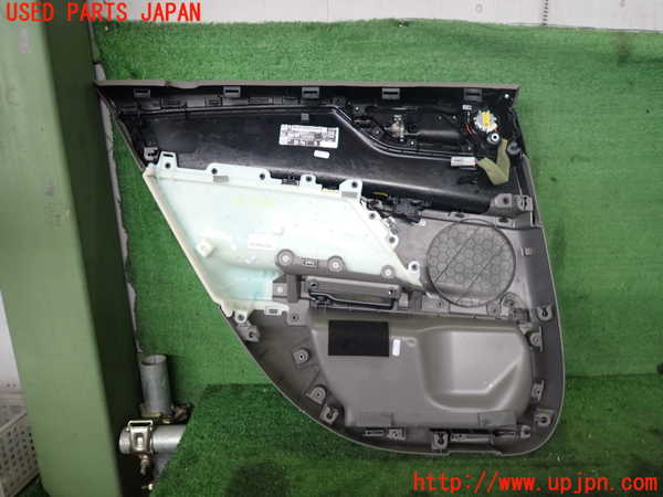 2UPJ-32291294]ジャガー・XE(JA2NA)右後ドア内張り 中古_m0003.jpg